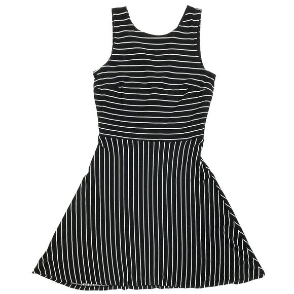 Loft Striped Twist Back Fit & Flare Dress Sz 2 New $70 Black White Knit Pull On - Picture 4 of 10